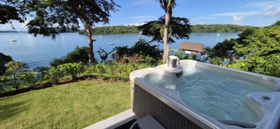 Deluxe Bungalows Sea-facing with king-sized bed, hot tub, & private garden