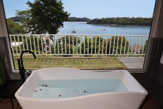 Premier Suite Spectacular views, and hot tub luxury for 2-3 people